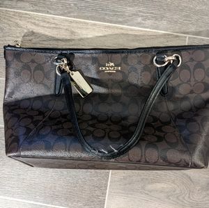 Coach Tote Brown/Black gold hardware